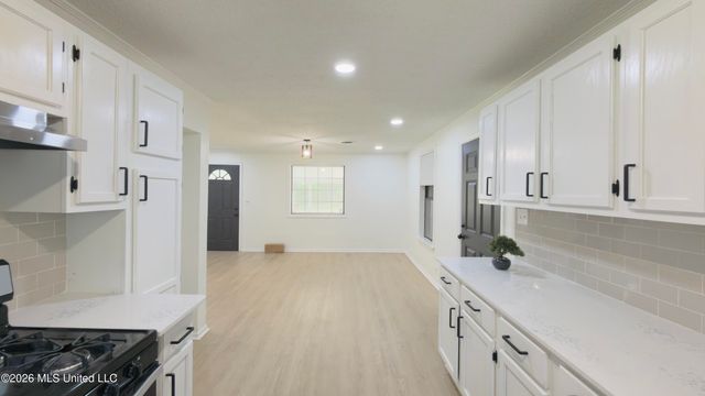 1256 Haywood Drive, Southaven, MS 38671