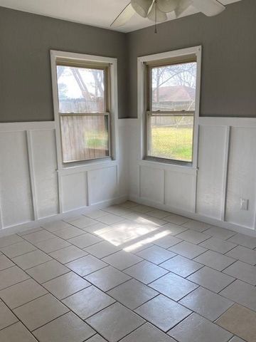 238 Sycamore Drive, Hitchcock, TX 77563