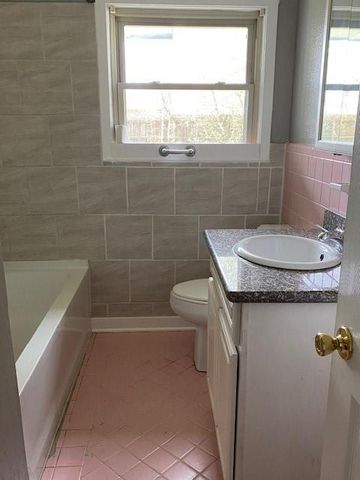 238 Sycamore Drive, Hitchcock, TX 77563