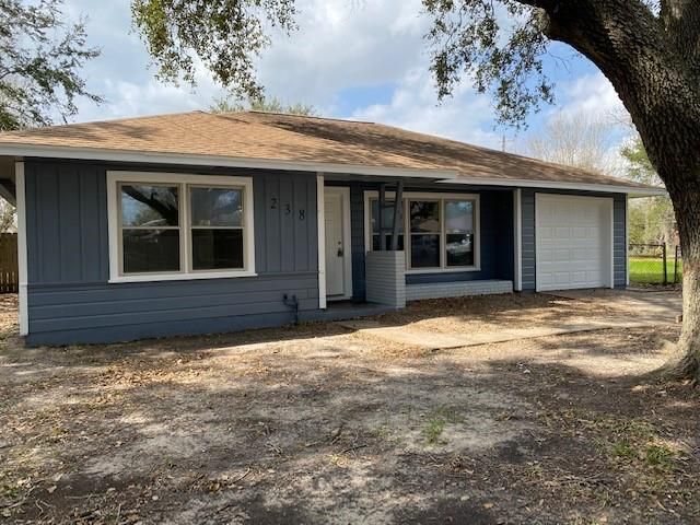 238 Sycamore Drive, Hitchcock, TX 77563