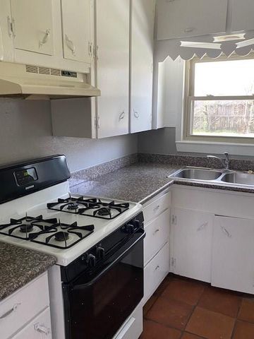 238 Sycamore Drive, Hitchcock, TX 77563