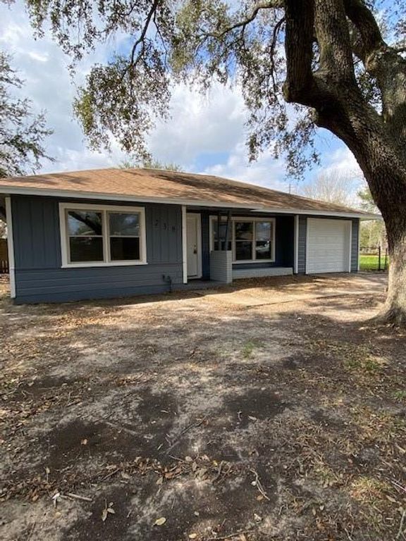 238 Sycamore Drive, Hitchcock, TX 77563
