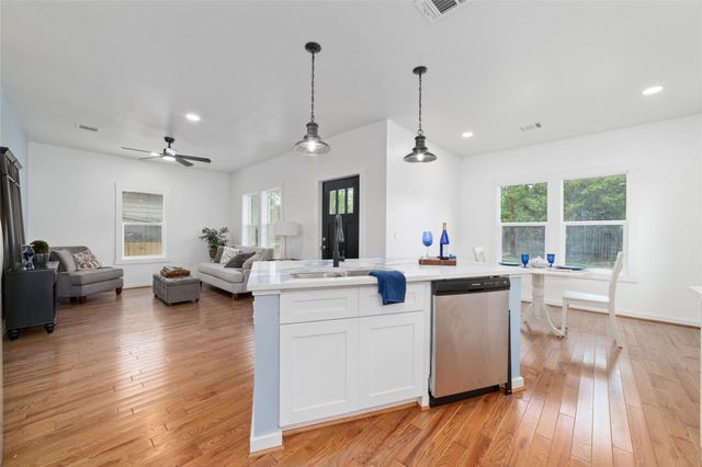 504 N Lake Avenue, Eagle Lake, TX 77434