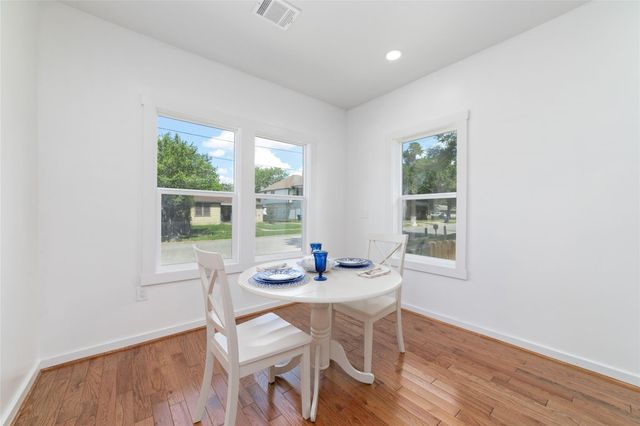 504 N Lake Avenue, Eagle Lake, TX 77434