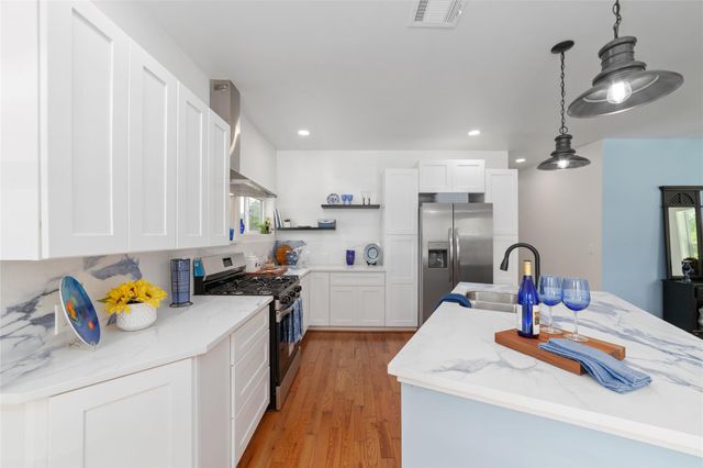 504 N Lake Avenue, Eagle Lake, TX 77434