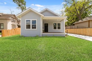 504 N Lake Avenue, Eagle Lake, TX 77434