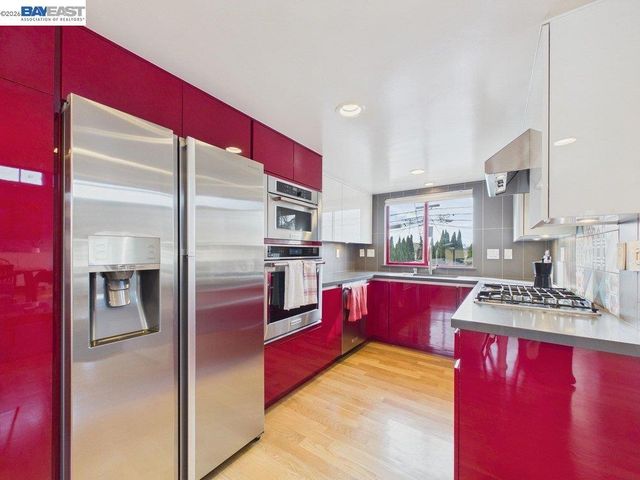 2932 Filbert St 2, Oakland, CA 94608