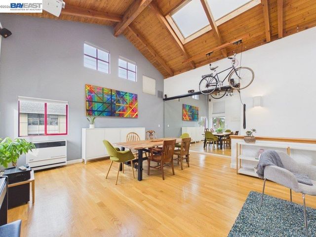 2932 Filbert St 2, Oakland, CA 94608