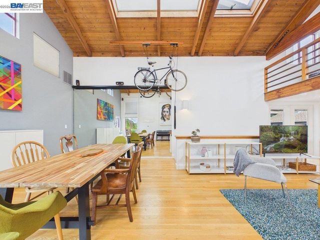 2932 Filbert St 2, Oakland, CA 94608