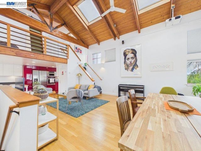 2932 Filbert St 2, Oakland, CA 94608