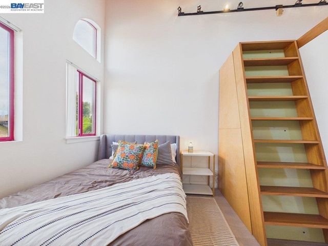 2932 Filbert St 2, Oakland, CA 94608