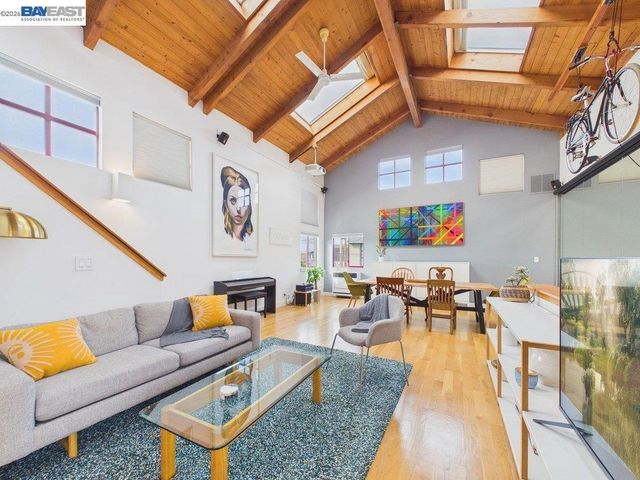 2932 Filbert St 2, Oakland, CA 94608
