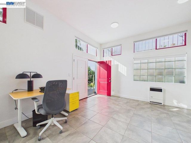 2932 Filbert St 2, Oakland, CA 94608