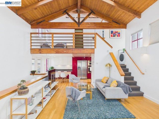 2932 Filbert St 2, Oakland, CA 94608