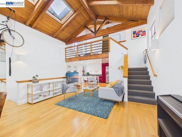 2932 Filbert St 2, Oakland, CA 94608
