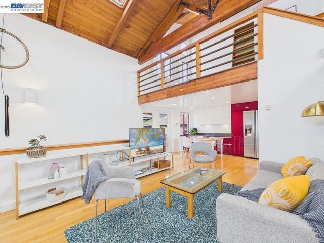 2932 Filbert St 2, Oakland, CA 94608