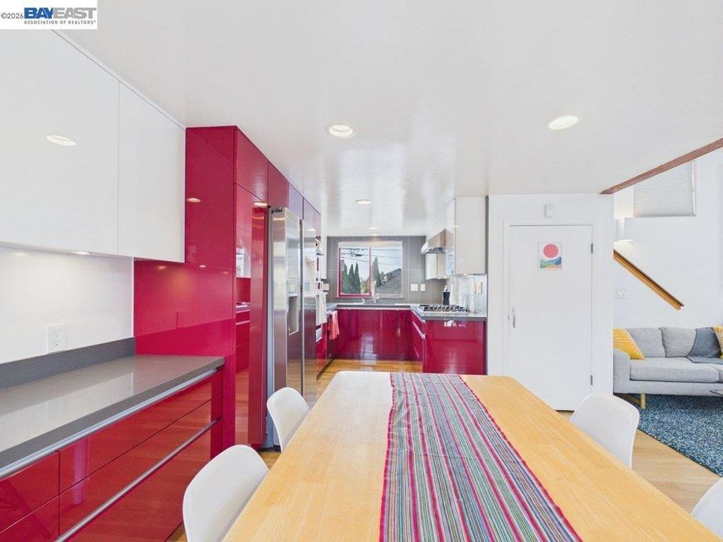 Image 10 of property listing at 2932 Filbert St 2, Oakland, CA 94608