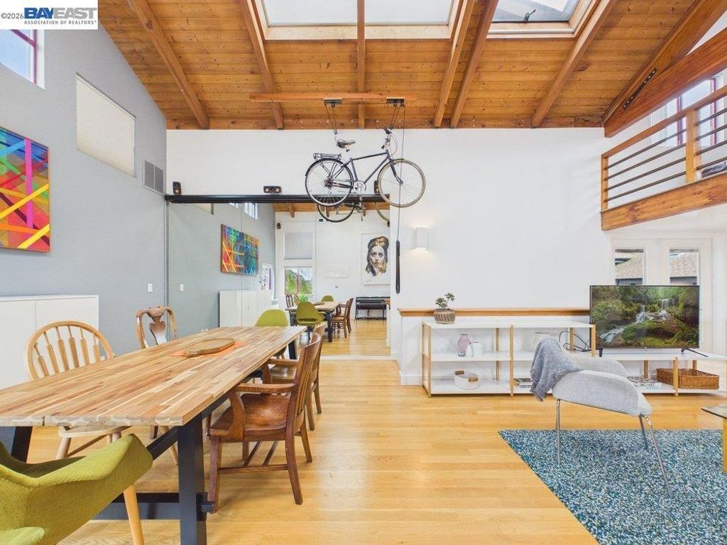 Image 14 of property listing at 2932 Filbert St 2, Oakland, CA 94608