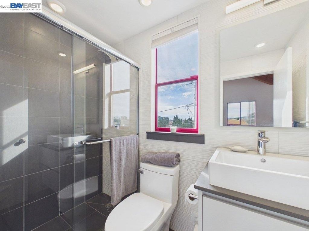 Image 21 of property listing at 2932 Filbert St 2, Oakland, CA 94608
