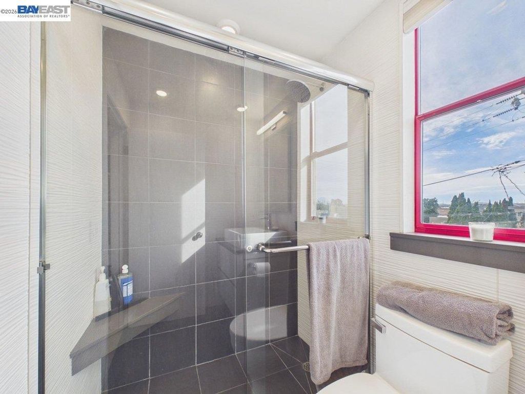 Image 22 of property listing at 2932 Filbert St 2, Oakland, CA 94608