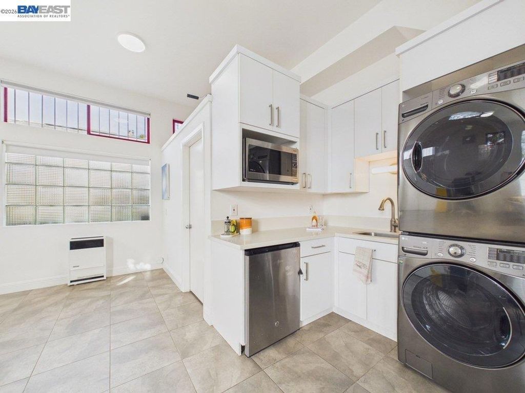 Image 29 of property listing at 2932 Filbert St 2, Oakland, CA 94608