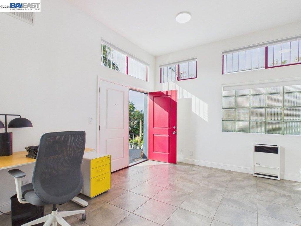 Image 32 of property listing at 2932 Filbert St 2, Oakland, CA 94608