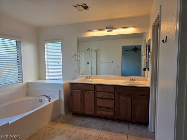 924 Maple Pines Avenue, North Las Vegas, NV 89081