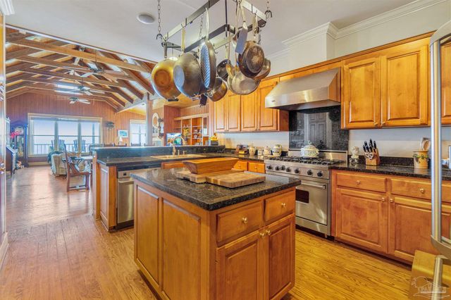 209 Bayshore Dr, Pensacola, FL 32507