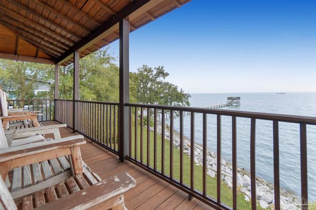 209 Bayshore Dr, Pensacola, FL 32507