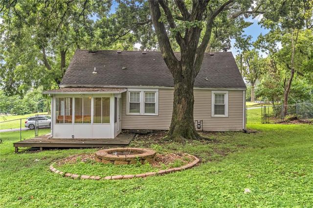 2506 NE 46th Street, Kansas City, MO 64116