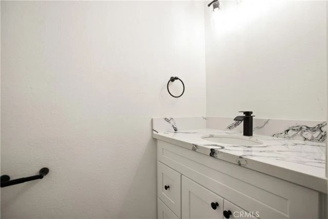 8744 Burnet Avenue 14, North Hills, CA 91343