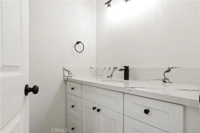 8744 Burnet Avenue 14, North Hills, CA 91343