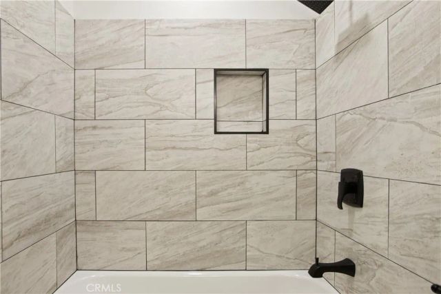 8744 Burnet Avenue 14, North Hills, CA 91343