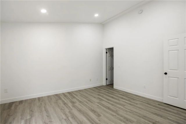 8744 Burnet Avenue 14, North Hills, CA 91343