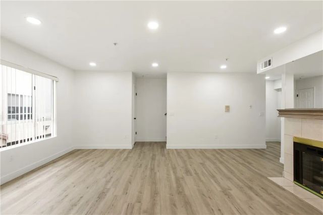 8744 Burnet Avenue 14, North Hills, CA 91343