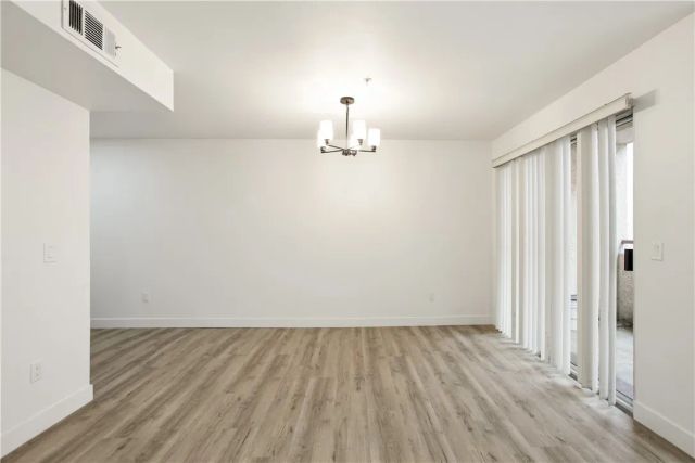 8744 Burnet Avenue 14, North Hills, CA 91343