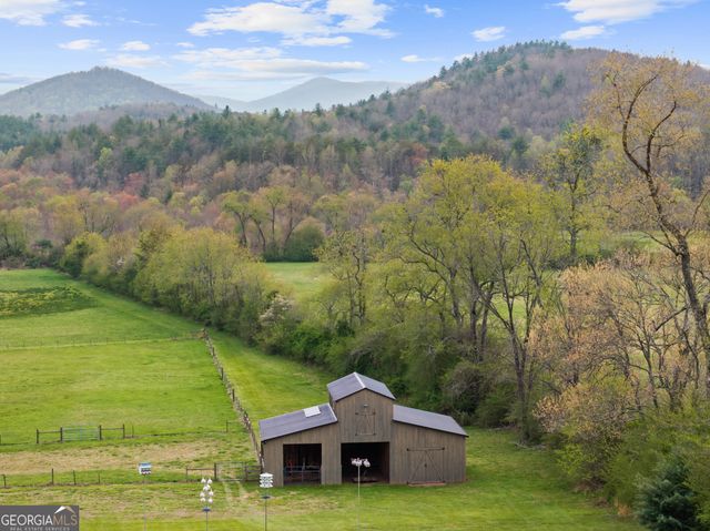 95 Hickory Avenue, Blue Ridge, GA 30513