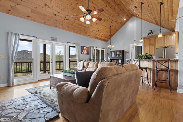 95 Hickory Avenue, Blue Ridge, GA 30513