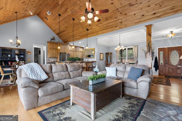 95 Hickory Avenue, Blue Ridge, GA 30513