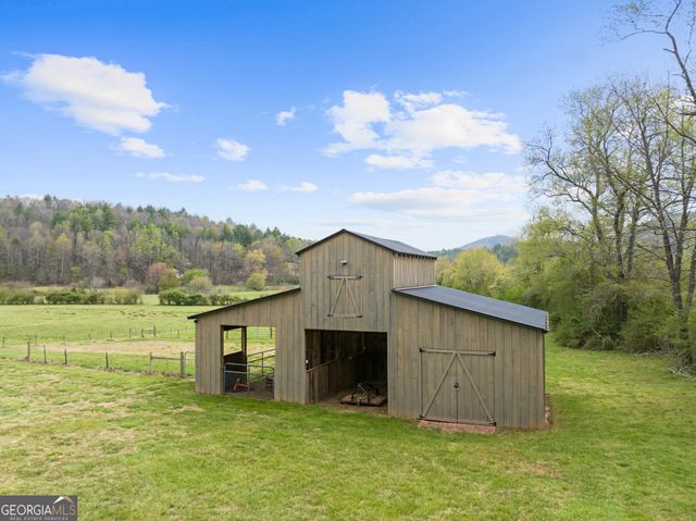 95 Hickory Avenue, Blue Ridge, GA 30513