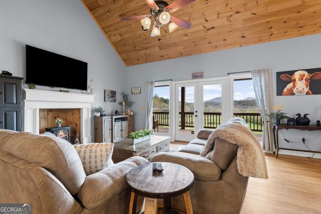 95 Hickory Avenue, Blue Ridge, GA 30513
