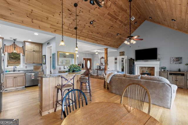 95 Hickory Avenue, Blue Ridge, GA 30513