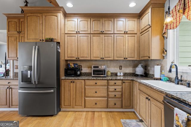 95 Hickory Avenue, Blue Ridge, GA 30513
