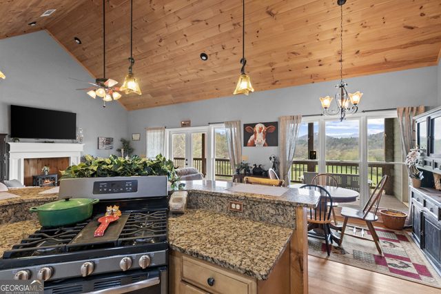 95 Hickory Avenue, Blue Ridge, GA 30513