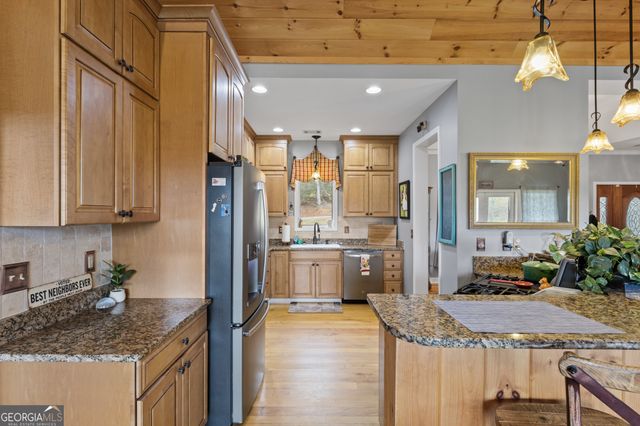 95 Hickory Avenue, Blue Ridge, GA 30513