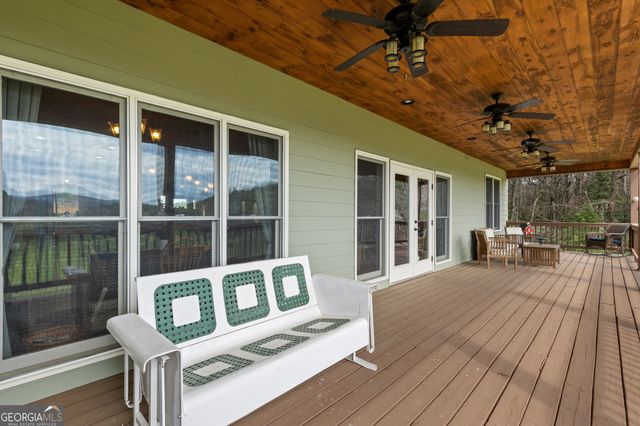 95 Hickory Avenue, Blue Ridge, GA 30513