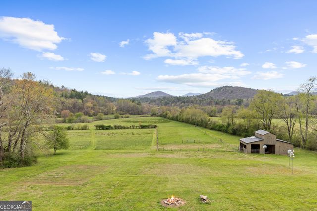 95 Hickory Avenue, Blue Ridge, GA 30513