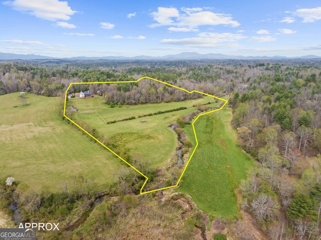 95 Hickory Avenue, Blue Ridge, GA 30513