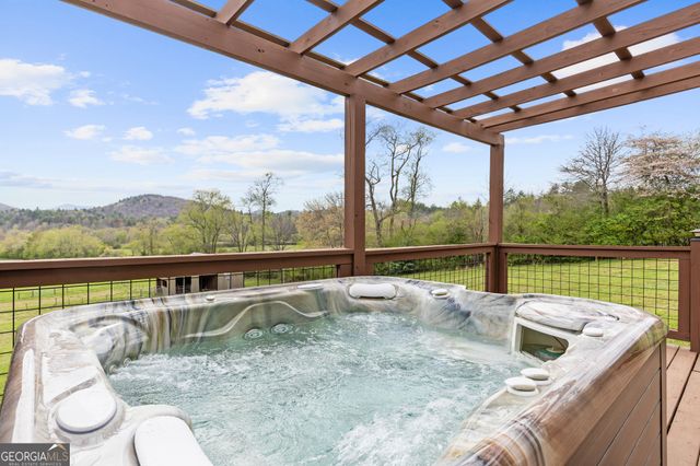 95 Hickory Avenue, Blue Ridge, GA 30513