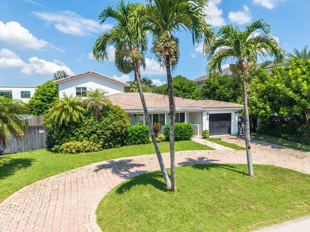 299 NE Wavecrest Court, Boca Raton, FL 33432